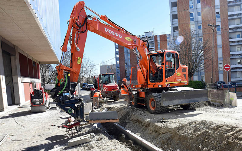 chantier-clinique-saint-exupery-2020-02-pelle